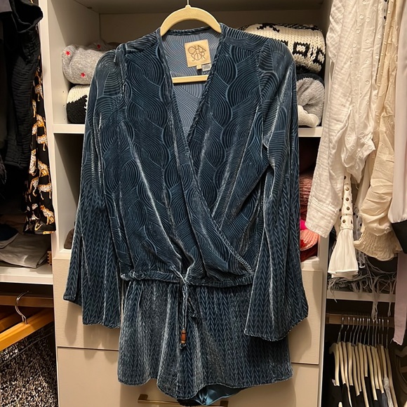 Chaser brand crushed velvet romper - Picture 4 of 7